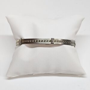VINTAGE Dainty Silver Tone Artesian Handmade Textured Hook Clasp Bangle Bracelet